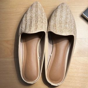 Size 9 Woven universal thread mules